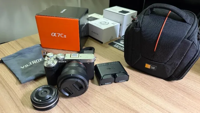 Sony A7C II + 2 lentes Viltrox + kit baterias - Menos de 5h uso