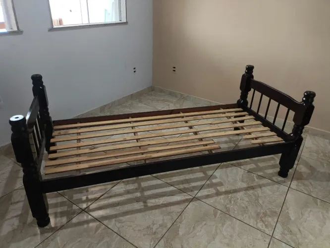 Cama de solteiro madeira