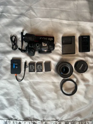 CÂMERA CANON EOS RP MIRRORLESS + LENTE RF 24-105mm + 3 BATERIAS + ACESSÓRIOS