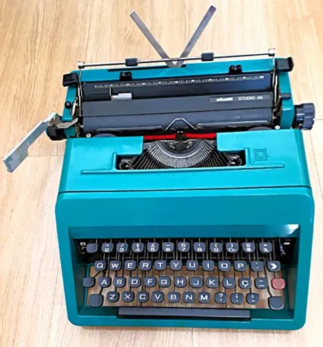 Maquina  de  Escrever  Olivetti  Studio  45 Usada.