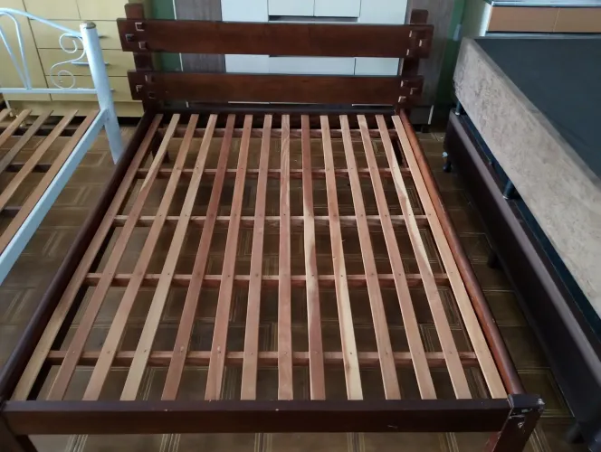 Cama de casal madeira maciça