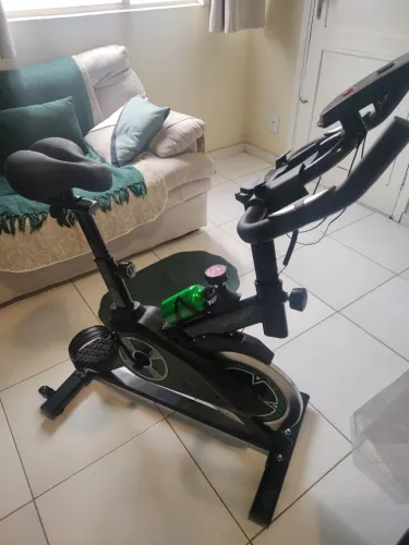 Bicicleta Ergométrica Spinning 5kg Inercia Suporta 150kg Verde.