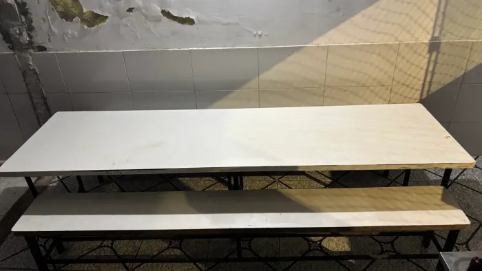 Vende mesa de refeitório com bancos