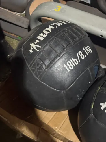 Wall ball usada 18lb 8,1kg