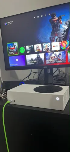 Xbox séries s + jogos ( elden ring, resident evil 4 e outlast )