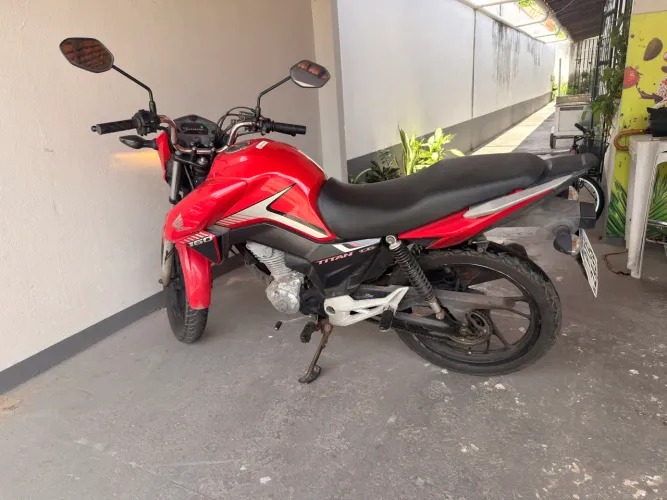 Titan 160 .