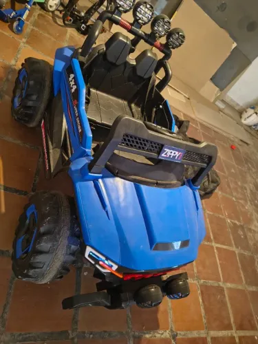 Carro elétrico infantil - similar ao Jeep