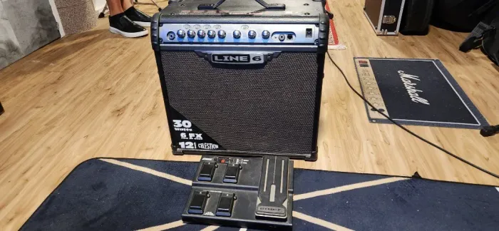 Amplificador Line 6 Spider III - 30 Watts com Footswitch FBV Express
