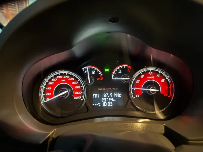Fiat Palio Sporting 1.6 Flex 16V 5P 2013