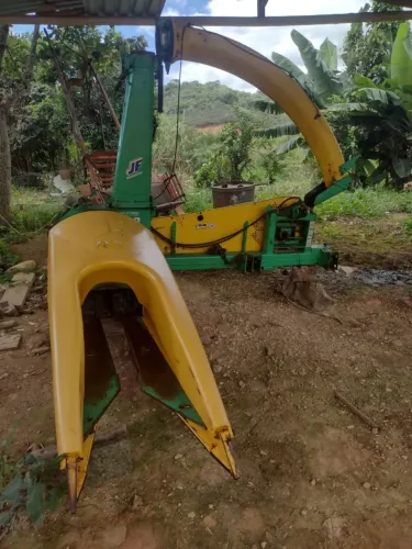VENDO ENSILADEIRA JF C120, SEMI-NOVA, REVISADA.