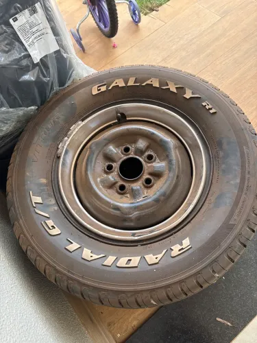 Rodas e pneus Galaxy 235/60R14