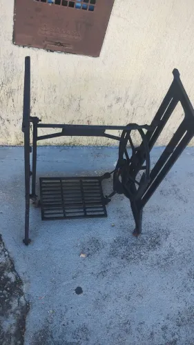 Mesa para máquina de costura estrutura