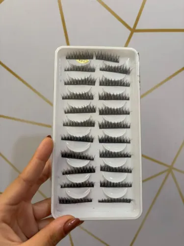 Cartela com 10 Cílios