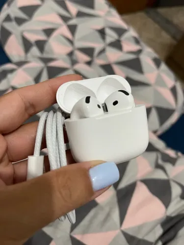 AirPods 4