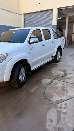 Toyota Hilux CD SRV D4-d 4X4 3.0 TDI Diesel AUT 2014