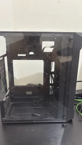 Gabinete com vidro temperado