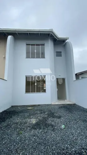 Sobrado com 2 quartos à Venda, Centro - Ilhota