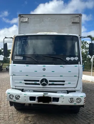 CAMINHÃO BAÚ