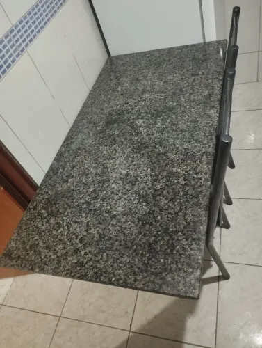 Mesa de mármore 6 cadeiras em perfeito estado!!!