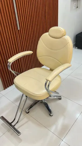 Cadeira inclinável, valor negociável.