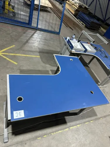 Mesa em L com 2 gavetas azul e cinza