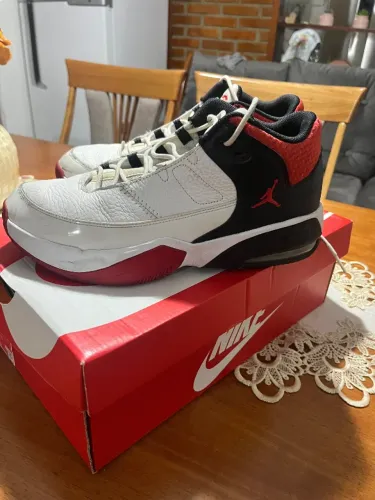 Air Jordan Max Aura 3