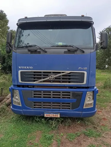 Vende se caminhão completo ou separado. Valor a negociar com o proprietário.