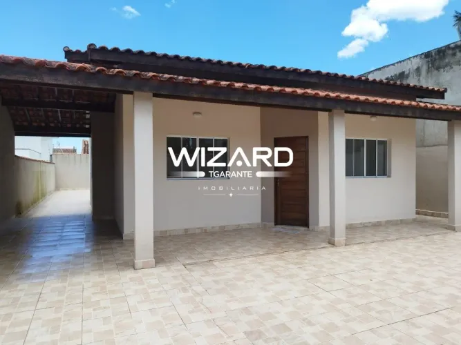 Oportunidade casa lado praia com terreno de 300m², suíte e 6 Vagas - Aceita FGTS e MCMV.