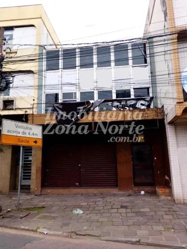 PRÉDIO comercial localizado na Av. Benjamin Constant, construído na década de 70. Conta co