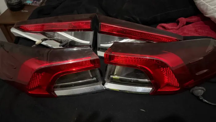 Lanternas Corolla xei 2020+ novas, lado direito!!