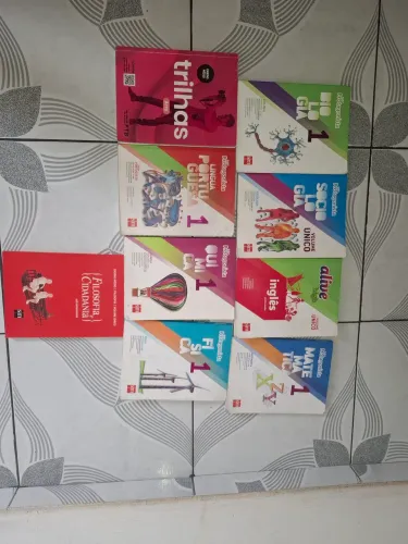 Vendo livros ser protagonista - 1° ano do Ensino Médio