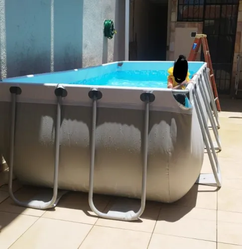 Piscina retangular 7800L, com Bomba, filtro de areia, capa de cobertura, escada de acesso.