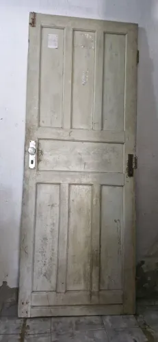 Porta de madeira usada 2,08 × 0,80 m - R$ 250