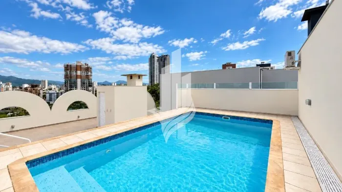 Linda cobertura DUPLEX com terraço e piscina privativa