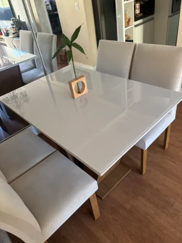Conjunto de Mesa com 8 cadeiras ( 6 usadas e 2 na caixa para montar )
