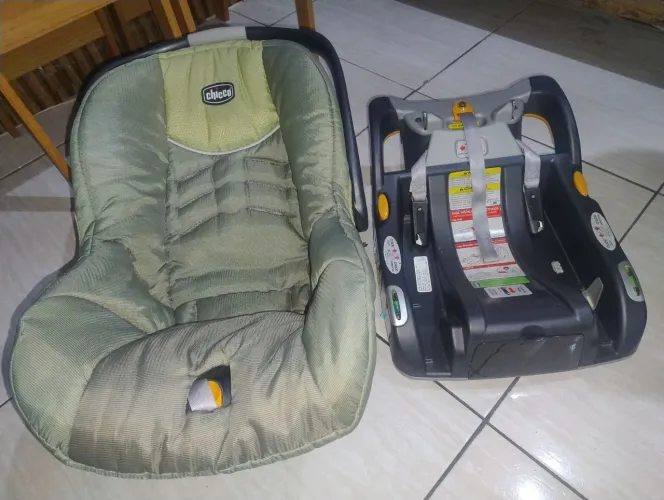 Bebê Conforto Chicco + Base para Carro - R$ 200