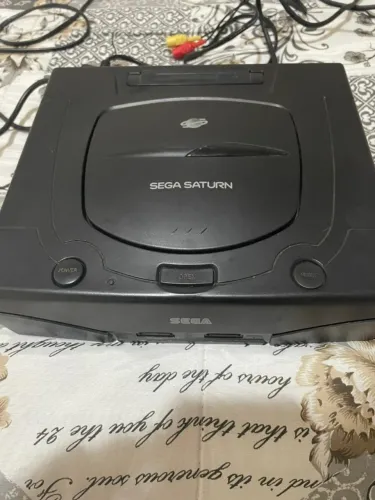 Sega Saturn c/ 2 controles (Funcionando, excelente estado)