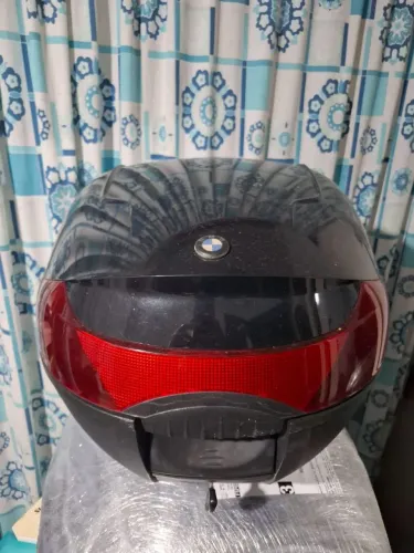 Vendo Baú BMW 28 litros ( Serve em qualquer  moto )