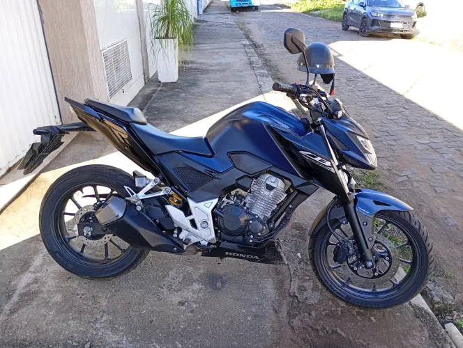 Cb300f ABS emplacada 26 3.800 quilômetros