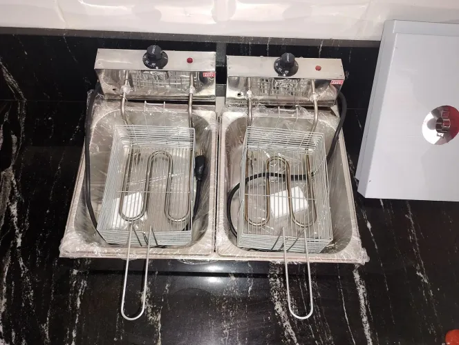 Vendo fritadeira elétrica a óleo industrial.