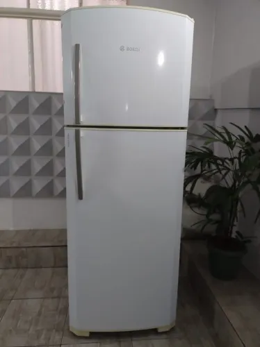 Geladeira Bosch KDN47