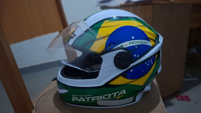 Vendo um capacete zerado 
