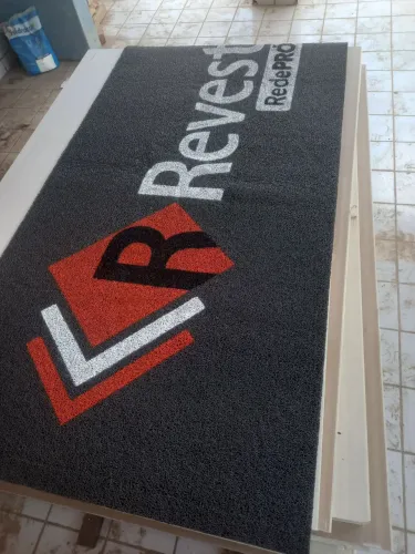 INOVARE TAPETES PERSONALIZADOS LTDA