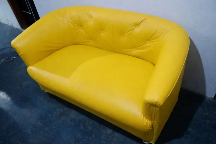 Sofá amarelo 