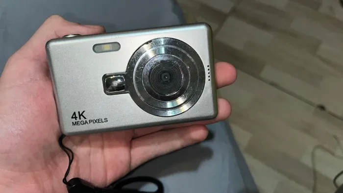 Câmera fotográfica e gravadora retrô