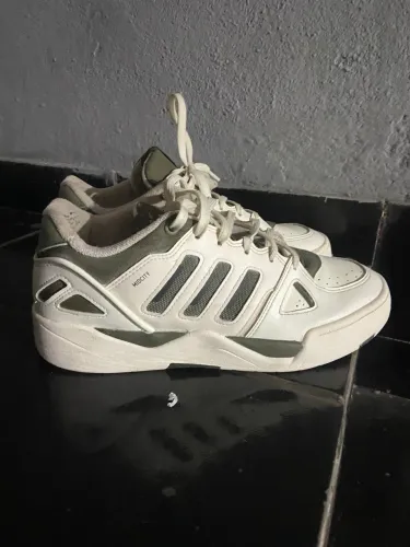 Tênis Adidas