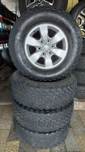 Roda 16 hilux com pneus seminovos