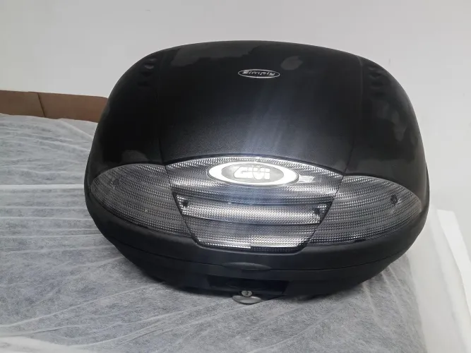 Baú Givi 47 litros e Mochila