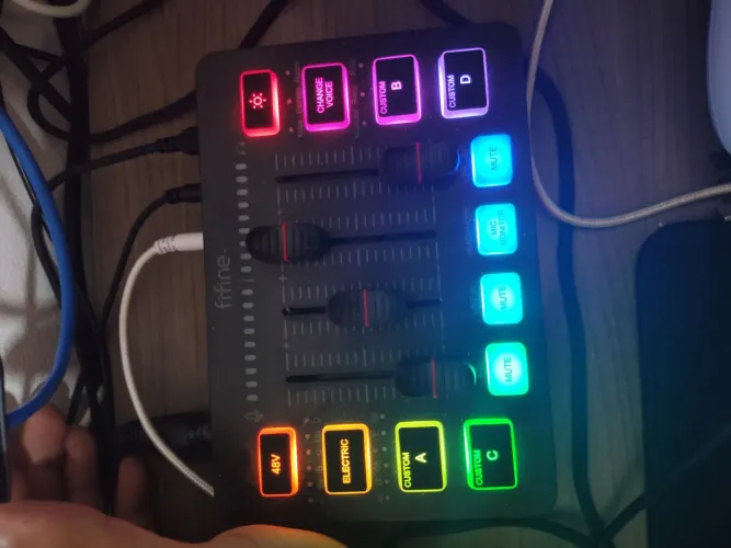 Mixer de som SC3 fifine