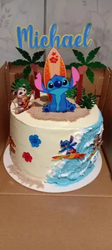 Bolos decorados para aniversário, mesversário, noivado e muito mais